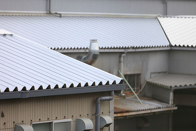 ガルバリウム鋼板を使った折板屋根との違い